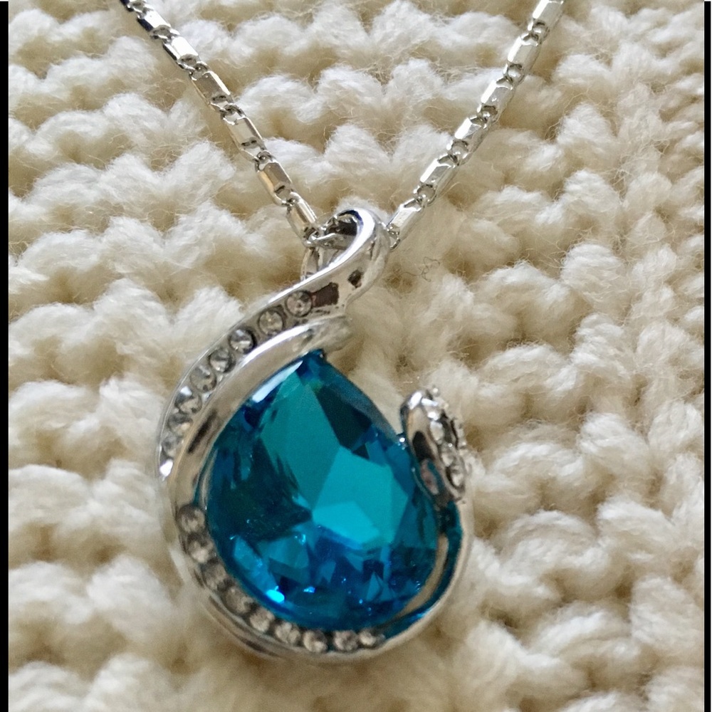 Pendant necklace Blue Stone Pendant and Chain